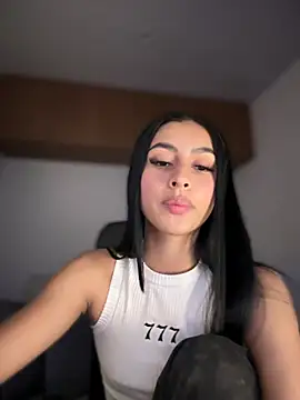 maddy bronw  online show from March 8, 2025, 7:27 am