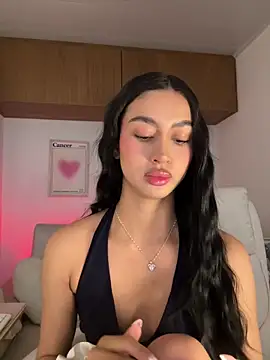 maddy bronw  online show from October 29, 2025, 11:28 pm