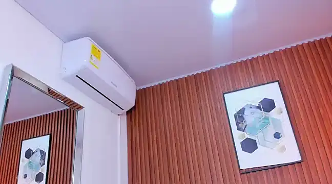 RoxannaHanson online show from February 28, 2025, 8:31 am