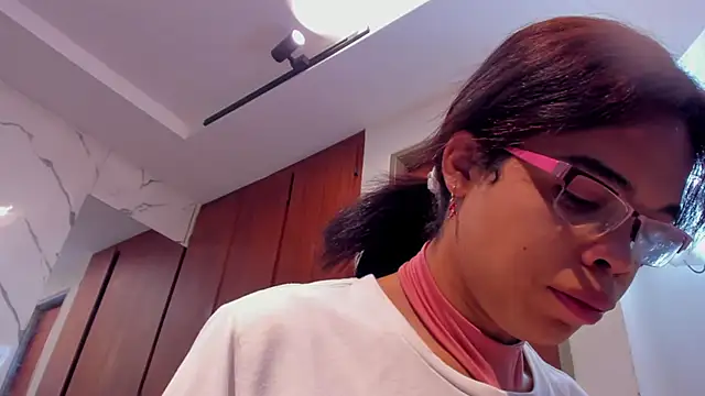 evelyn wine online show from October 17, 2025, 1:14 pm