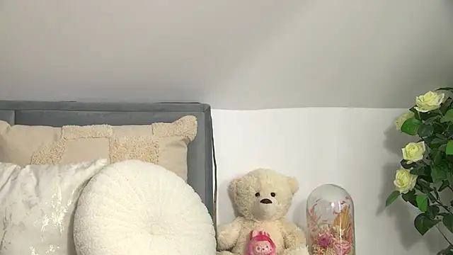 Snapshot of AngeliqueSkye chatting on October 23, 2025, 7:40 am AngeliqueSkye online show from October 23, 2025, 7:40 am