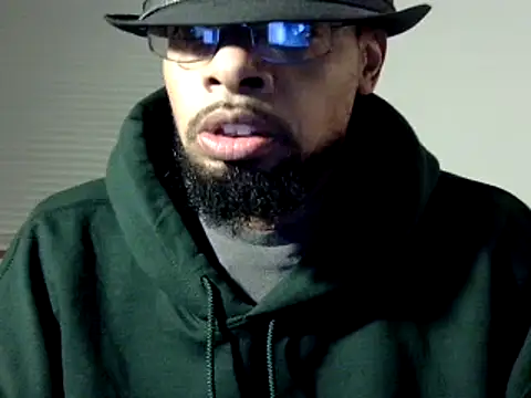 Snapshot of WhiskeyWood_DuhGOD chatting on December 27, 2024, 2:14 am WhiskeyWood DuhGOD online show from December 27, 2024, 2:14 am