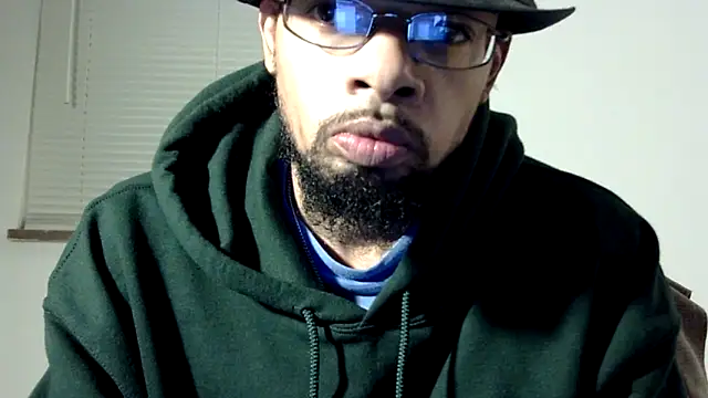 Snapshot of WhiskeyWood_DuhGOD chatting on February 12, 2025, 2:35 am WhiskeyWood DuhGOD online show from February 12, 2025, 2:35 am