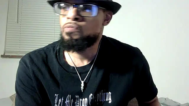 Snapshot of WhiskeyWood_DuhGOD chatting on September 21, 2025, 1:40 am WhiskeyWood DuhGOD online show from September 21, 2025, 1:40 am