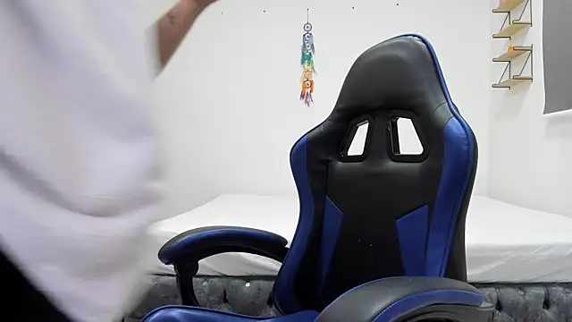 Samanthagax online show from December 15, 2025, 11:47 am