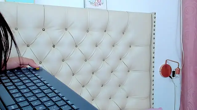 Kim Eli online show from December 29, 2024, 10:47 pm