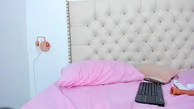 Kim Eli online show from January 25, 2025, 11:00 pm