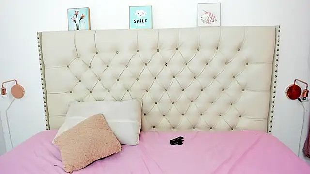 Kim Eli online show from February 12, 2025, 7:56 pm