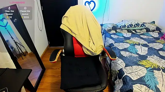 peanut tangerine online show from February 6, 2025, 4:03 pm