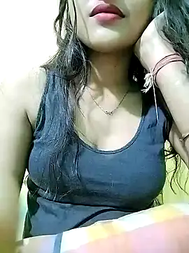 MISSQUEEN48 online show from January 3, 2025, 1:58 pm