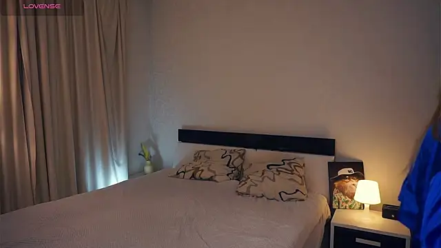 CathrynGeer online show from November 4, 2025, 6:18 pm