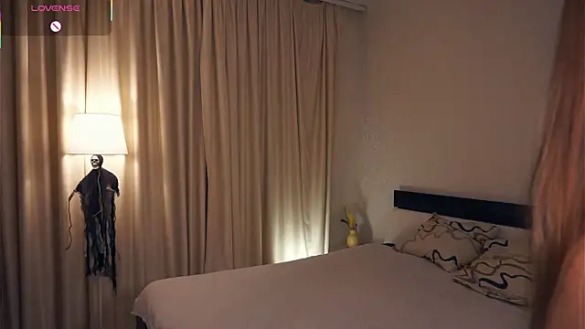 CathrynGeer online show from November 11, 2025, 7:14 pm