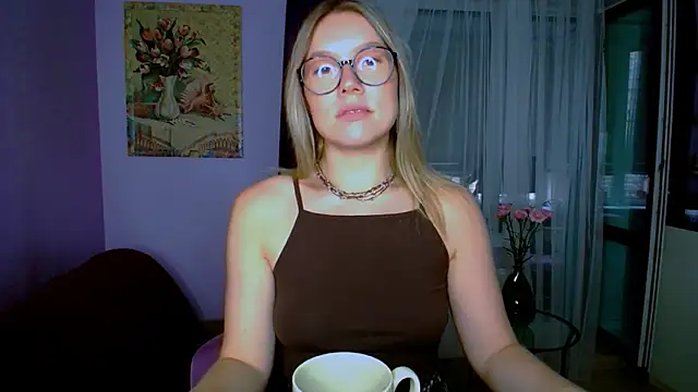 Snapshot of TaylorBre chatting on September 17, 2025, 5:42 am TaylorBre online show from September 17, 2025, 5:42 am