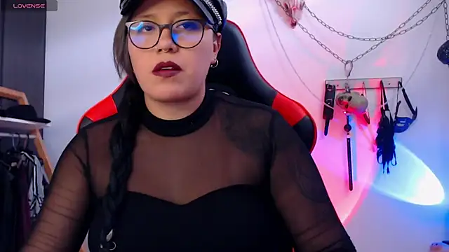 LilithSharon online show from December 18, 2025, 6:58 pm