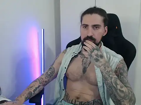 Snapshot of MateoHunk chatting on May 7, 2026, 10:20 am MateoHunk online show from May 7, 2026, 10:20 am