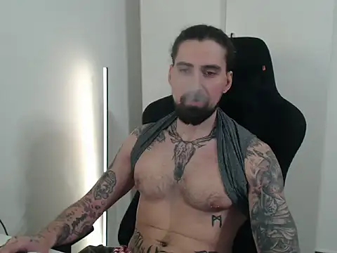 Snapshot of MateoHunk chatting on May 14, 2026, 12:45 pm MateoHunk online show from May 14, 2026, 12:45 pm