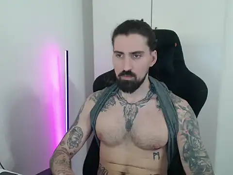 Snapshot of MateoHunk chatting on May 15, 2026, 1:07 pm MateoHunk online show from May 15, 2026, 1:07 pm