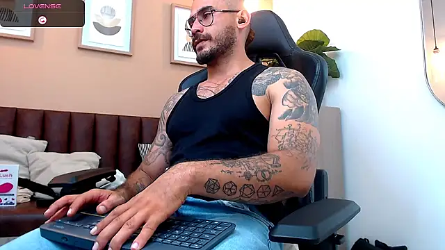 hanz col online show from December 6, 2024, 7:21 am