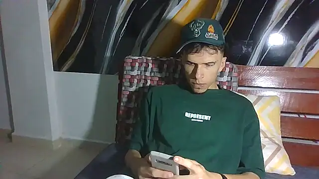 Keeny16 online show from October 20, 2025, 3:34 pm