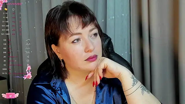 Snapshot of Victoria_Di chatting on October 5, 2025, 12:14 pm Victoria Di online show from October 5, 2025, 12:14 pm