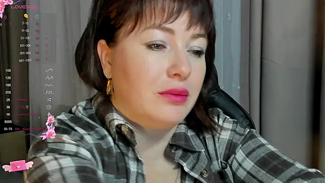 Snapshot of Victoria_Di chatting on October 13, 2025, 1:49 am Victoria Di online show from October 13, 2025, 1:49 am