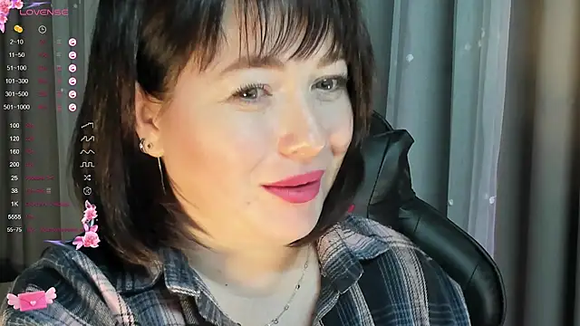 Snapshot of Victoria_Di chatting on November 9, 2025, 3:32 pm Victoria Di online show from November 9, 2025, 3:32 pm