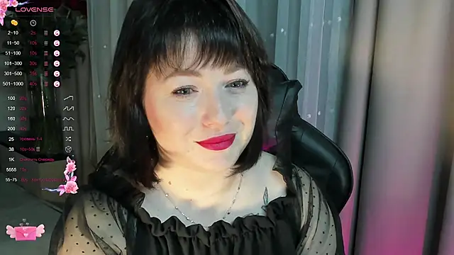 Snapshot of Victoria_Di chatting on November 11, 2025, 11:43 am Victoria Di online show from November 11, 2025, 11:43 am