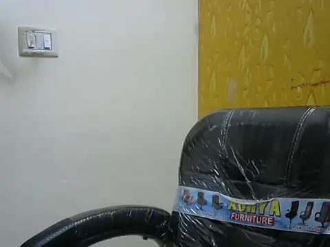 l l ish online show from October 21, 2025, 8:15 am