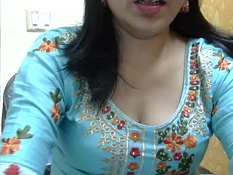 l l ish online show from November 3, 2025, 6:25 am