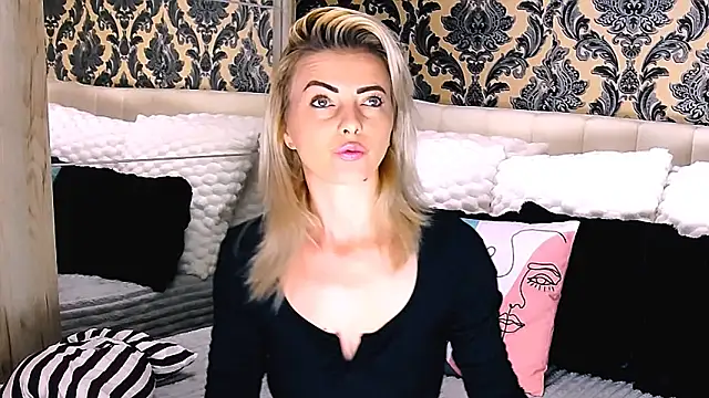 Aly girl1 online show from September 30, 2025, 8:19 am