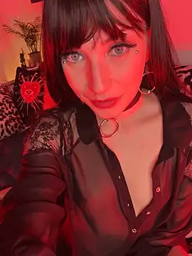 Sofia Poly online show from November 11, 2025, 11:49 pm