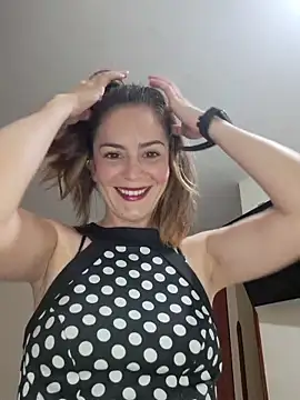 Snapshot of Hanny_24 chatting on January 6, 2026, 2:32 pm Hanny 24 online show from January 6, 2026, 2:32 pm