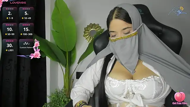 Snapshot of janna_isa chatting on July 10, 2026, 8:55 pm janna isa online show from July 10, 2026, 8:55 pm