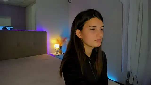 Laura Leee online show from October 11, 2025, 5:28 am