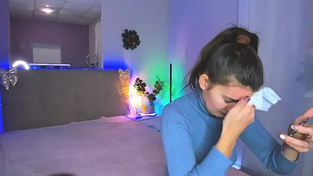 Laura Leee online show from December 21, 2025, 6:20 am