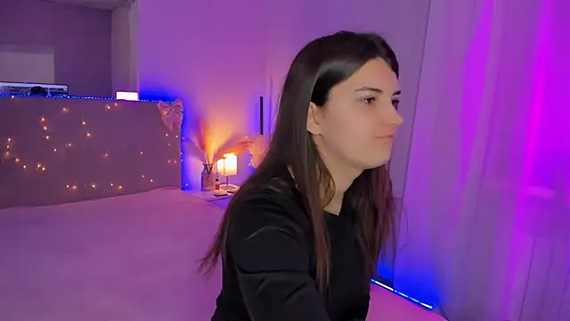 Laura Leee online show from April 5, 2026, 5:15 am