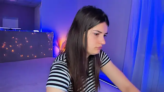 Laura Leee online show from May 16, 2026, 4:53 am