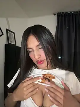 Snapshot of Dulceeany chatting on October 2, 2025, 3:35 am Dulceeany online show from October 2, 2025, 3:35 am