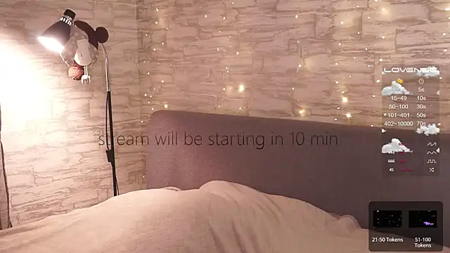 Snapshot of ___art chatting on December 10, 2024, 5:33 pm art online show from December 10, 2024, 5:33 pm