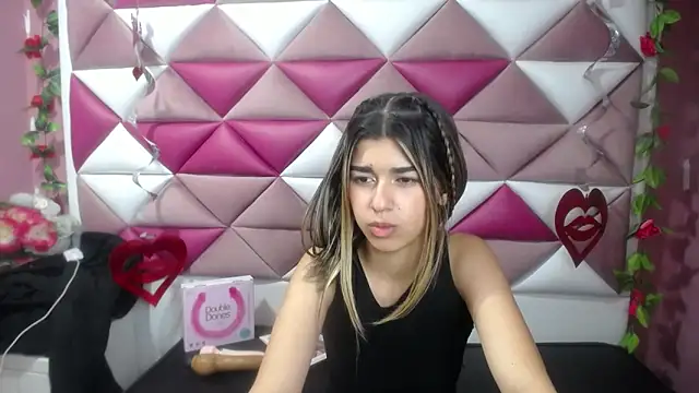 Snapshot of NahomiConnor_ chatting on January 14, 2025, 10:23 pm NahomiConnor online show from January 14, 2025, 10:23 pm