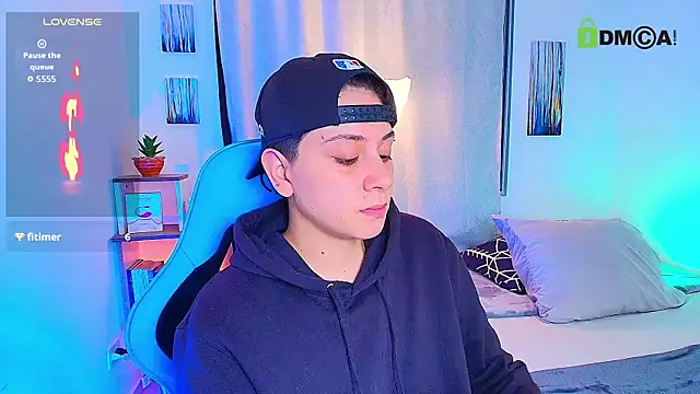 aron wi online show from October 10, 2025, 3:33 pm