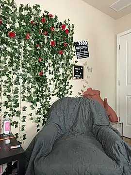 butterflybootyy online show from November 3, 2025, 8:43 pm