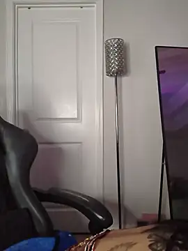 butterflybootyy online show from June 15, 2026, 8:27 am