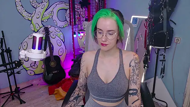 Snapshot of Cumpotik_Eve chatting on June 18, 2026, 2:56 am Cumpotik Eve online show from June 18, 2026, 2:56 am