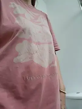 Snapshot of Lizzymontanaa chatting on November 6, 2025, 6:53 pm Lizzymontanaa online show from November 6, 2025, 6:53 pm