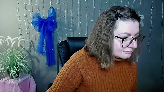 ZannaDreil online show from November 28, 2025, 7:05 pm