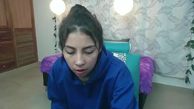 Snapshot of Mya_paris chatting on December 15, 2024, 3:02 am Mya paris online show from December 15, 2024, 3:02 am