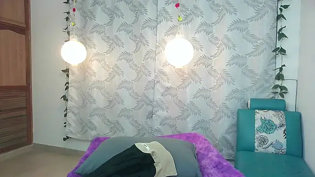 Snapshot of Mya_paris chatting on February 6, 2025, 4:21 am Mya paris online show from February 6, 2025, 4:21 am