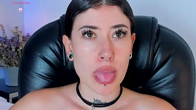 Snapshot of melody_suarez chatting on March 2, 2025, 10:16 pm melody suarez online show from March 2, 2025, 10:16 pm