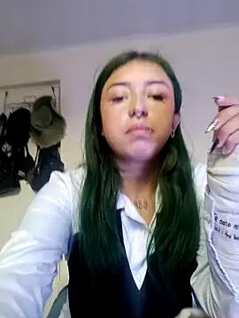 Snapshot of turolita_ chatting on March 25, 2026, 6:14 pm turolita online show from March 25, 2026, 6:14 pm